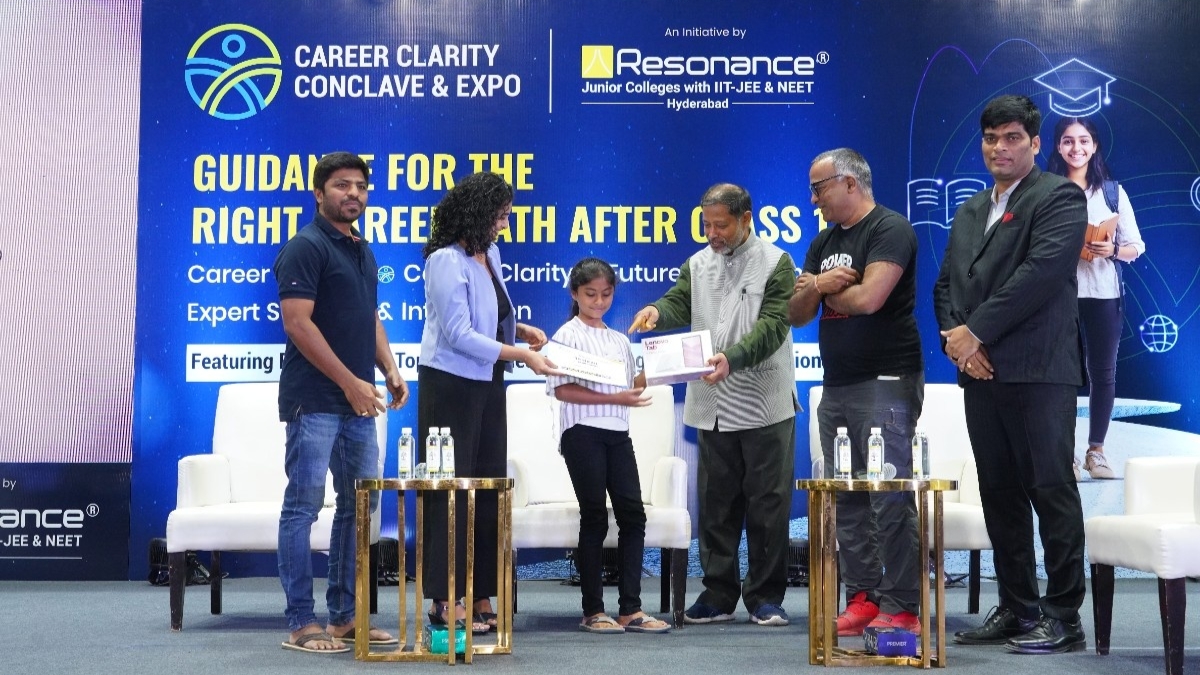 Mega ResoFast 2026 – Top 100 Achievers Awarded Tablets by Resonance