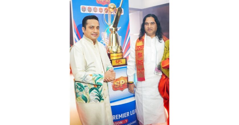 Devkinandan Thakur Ji Maharaj and Bada Business Founder Dr Vivek Bindra Unveil SPL Trophy