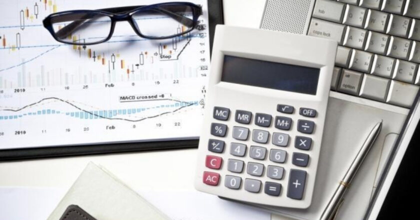 Mutual fund calculator vs compound interest calculator: Key differences