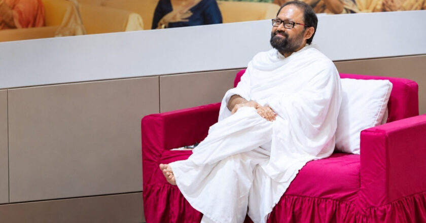What Makes a Spiritual Guru in India Influential Beyond Religious Boundaries?